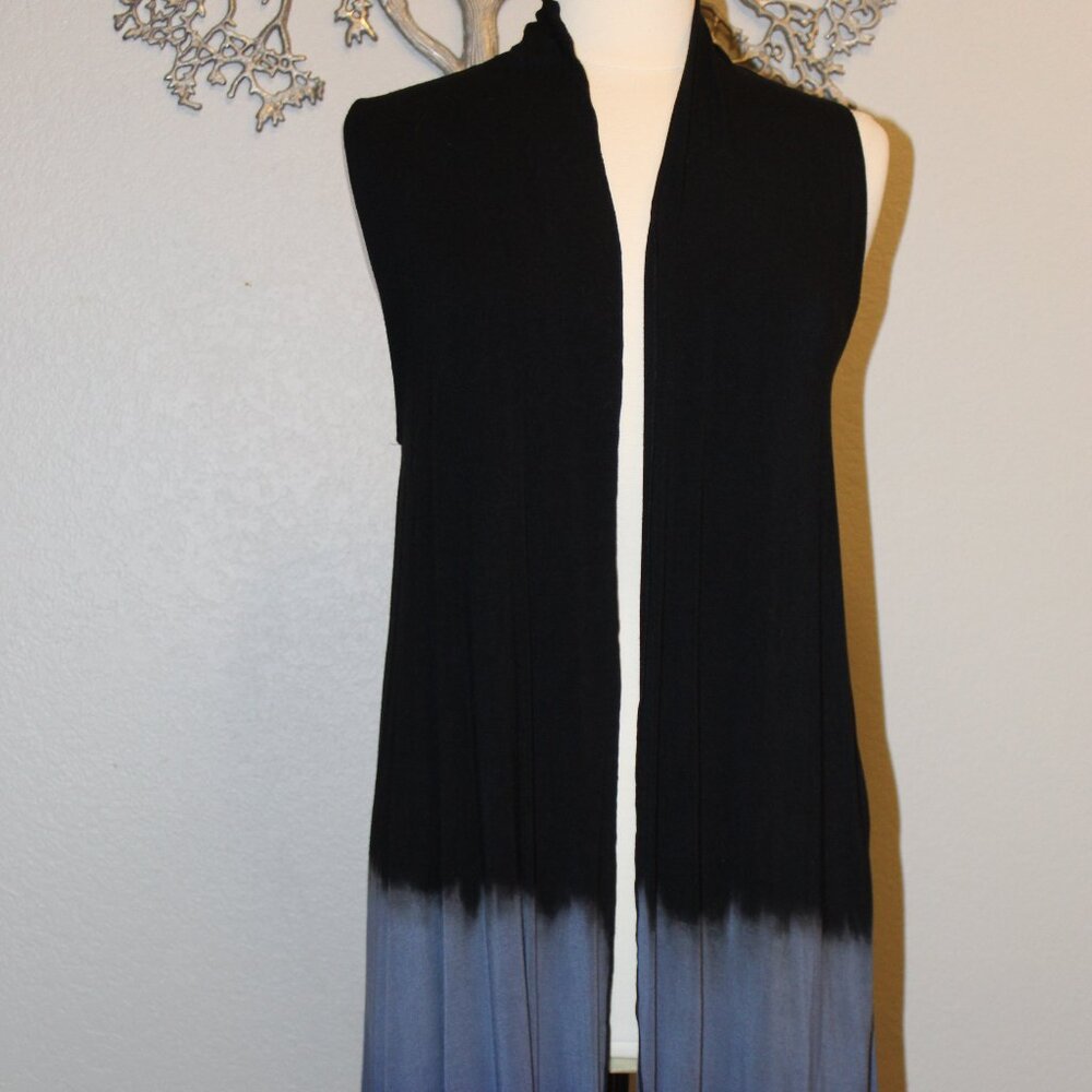 Clea Ray brand Black and Blue Color Long Sweater 95% Rayon 5% Spandex. NWOT